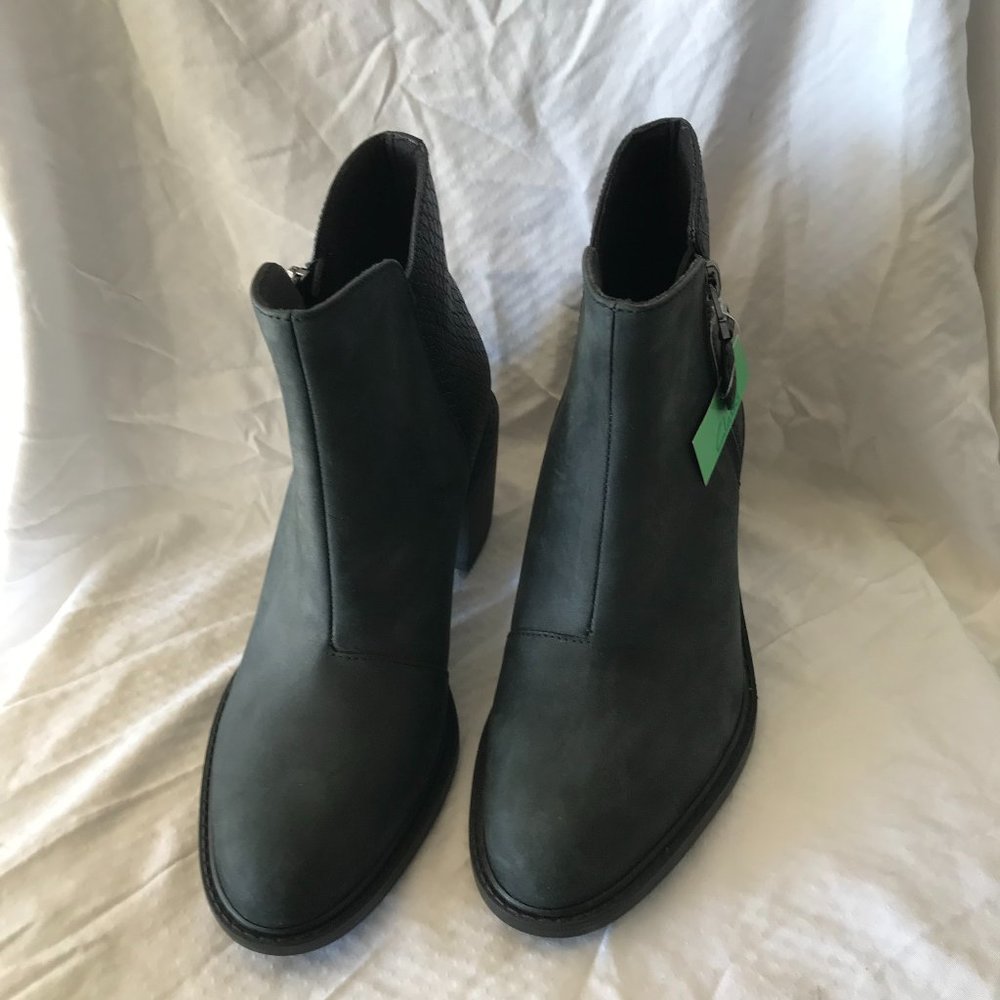 Collection By Clark's Scene Women's Leather Black Zip Ankle Boots Sz 7Medium